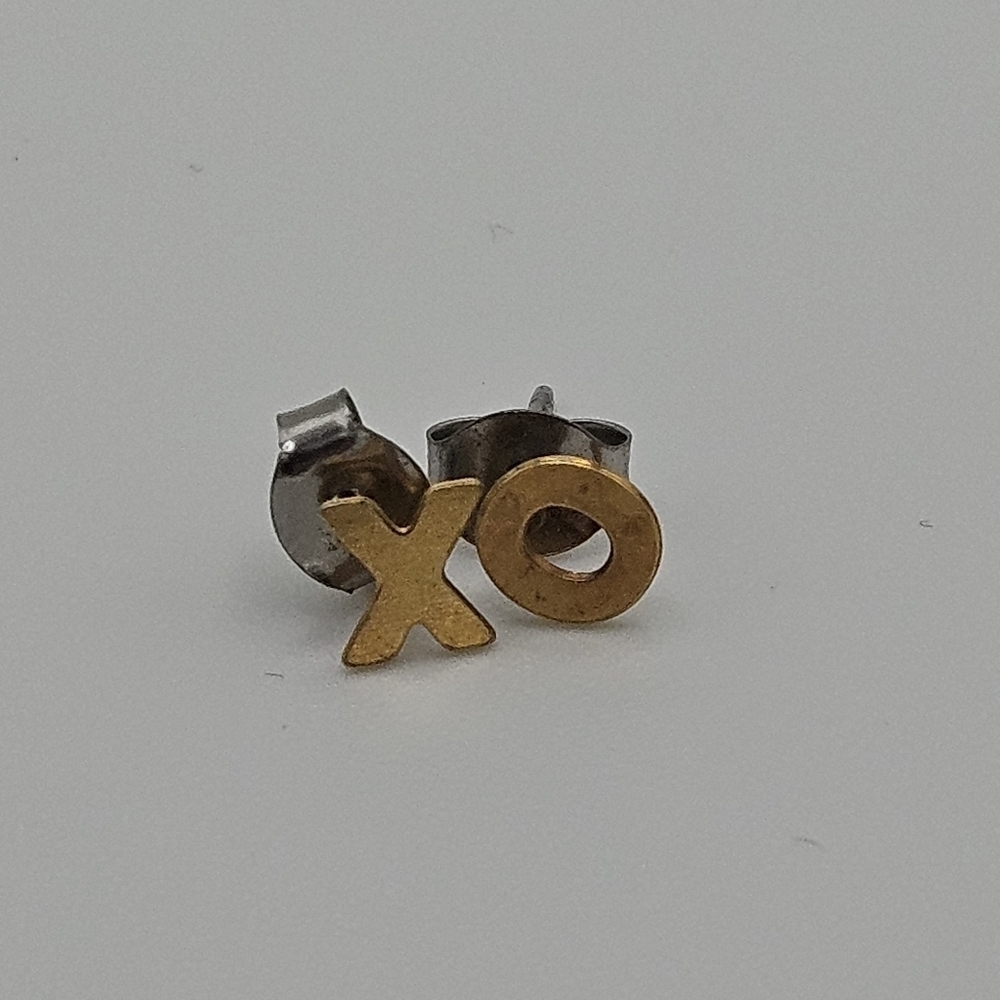 mini gold tone XO stud earrings